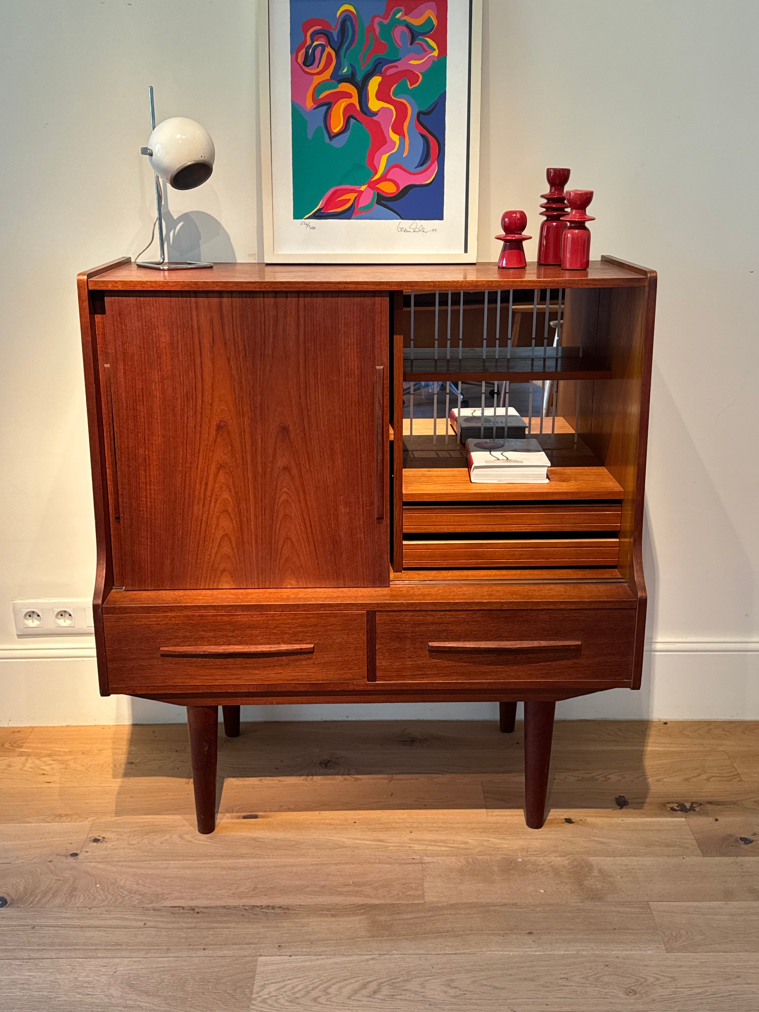 Petit buffet scandinave vintage en teck "Mads"