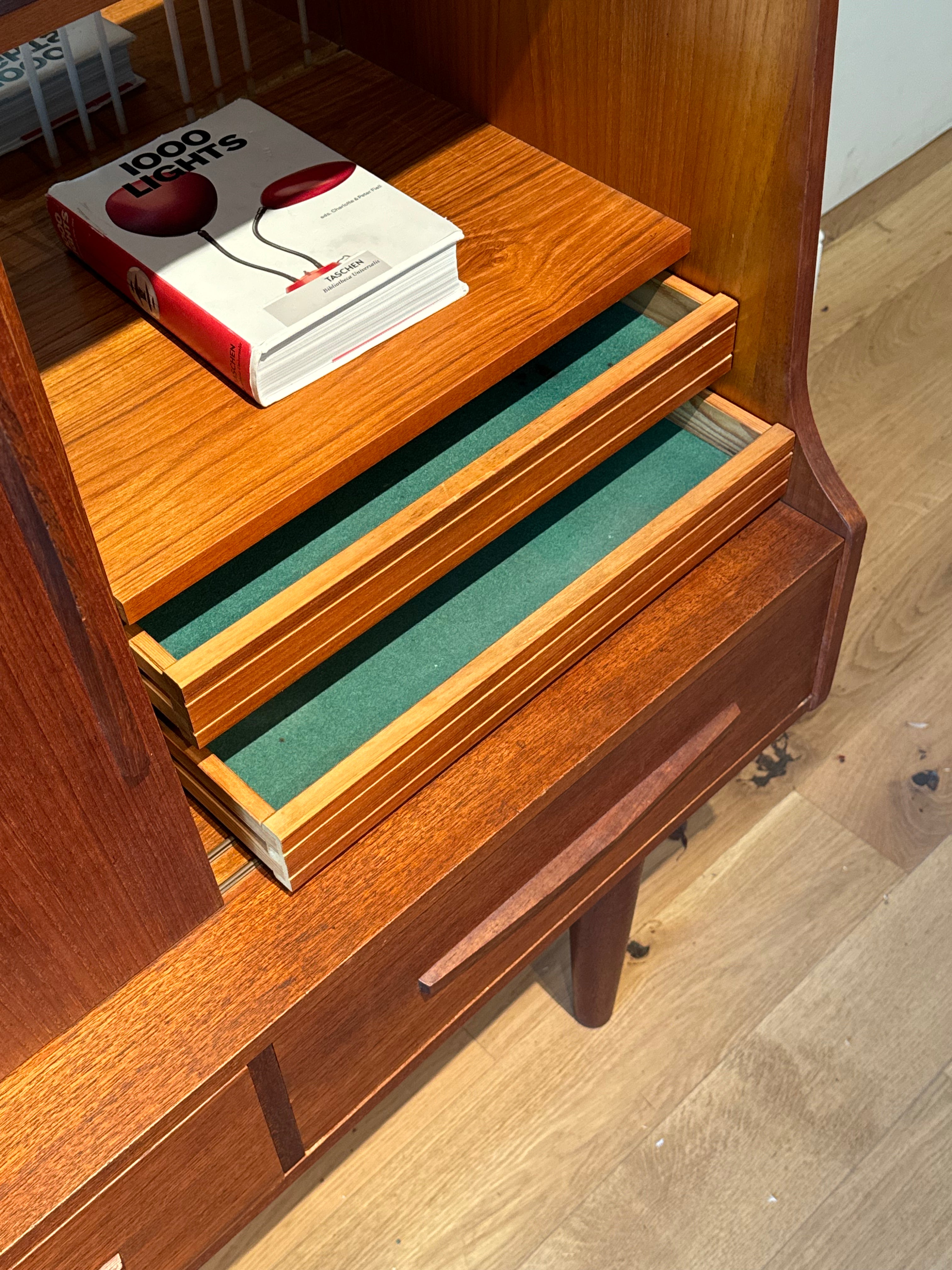 Petit buffet scandinave vintage en teck "Mads"