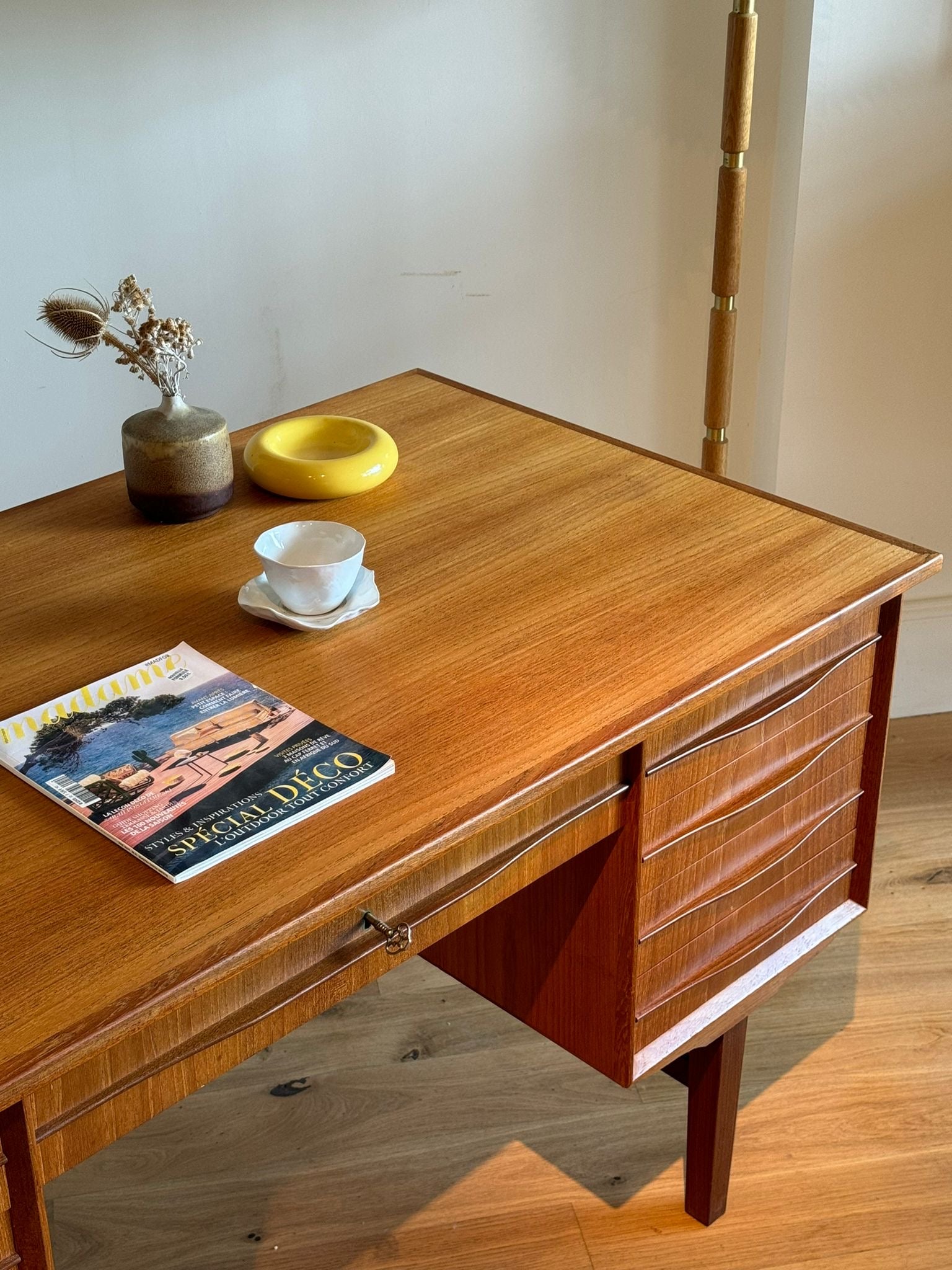 Bureau scandinave vintage en chêne doré "Karl"