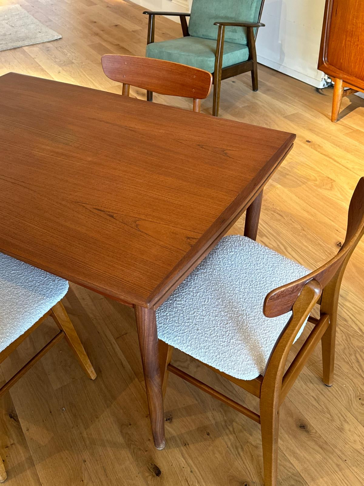 Table scandinave vintage en teck ""Mille"