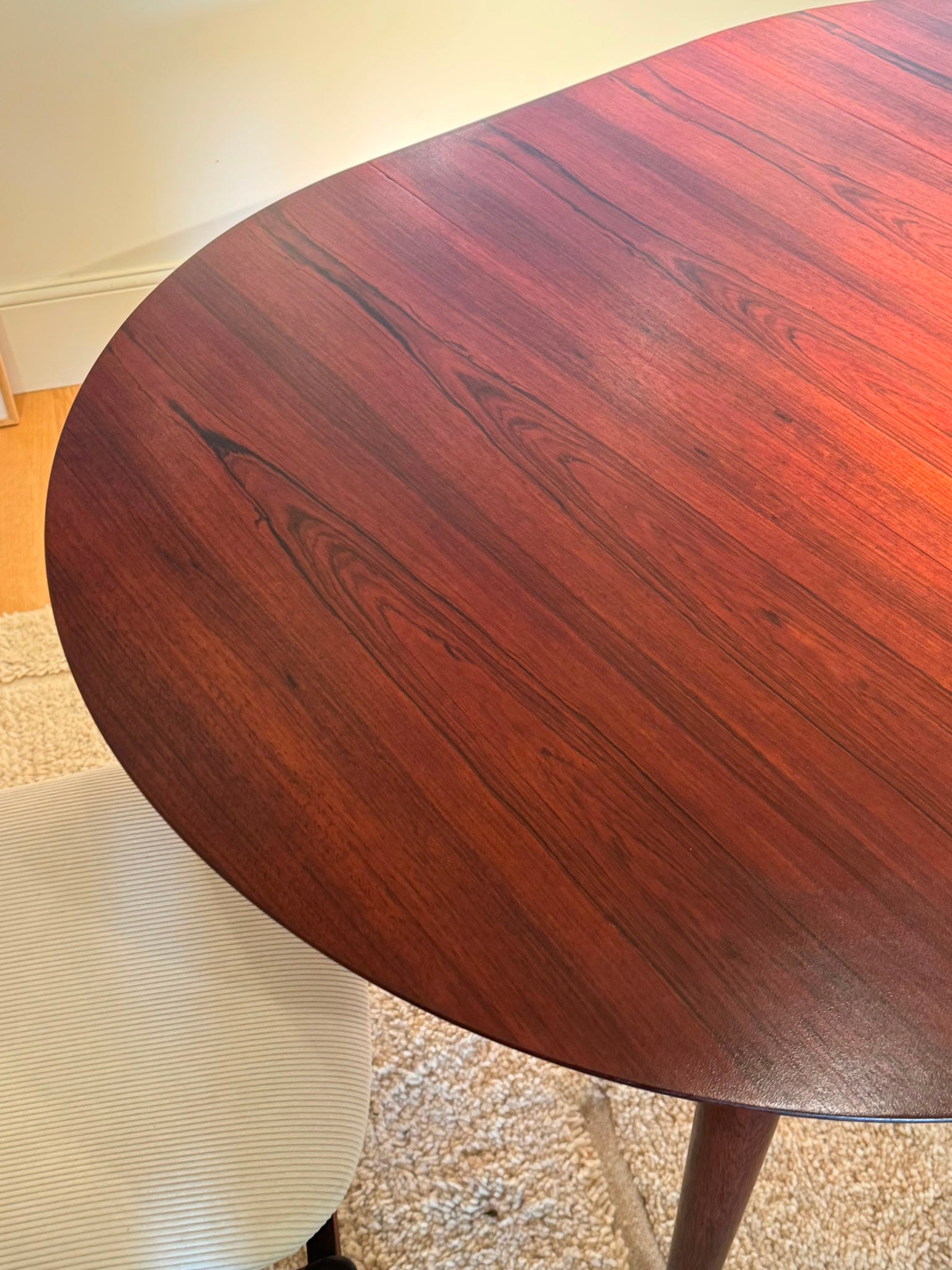 Table ronde extensible scandinave vintage en palissandre "Ingrid"