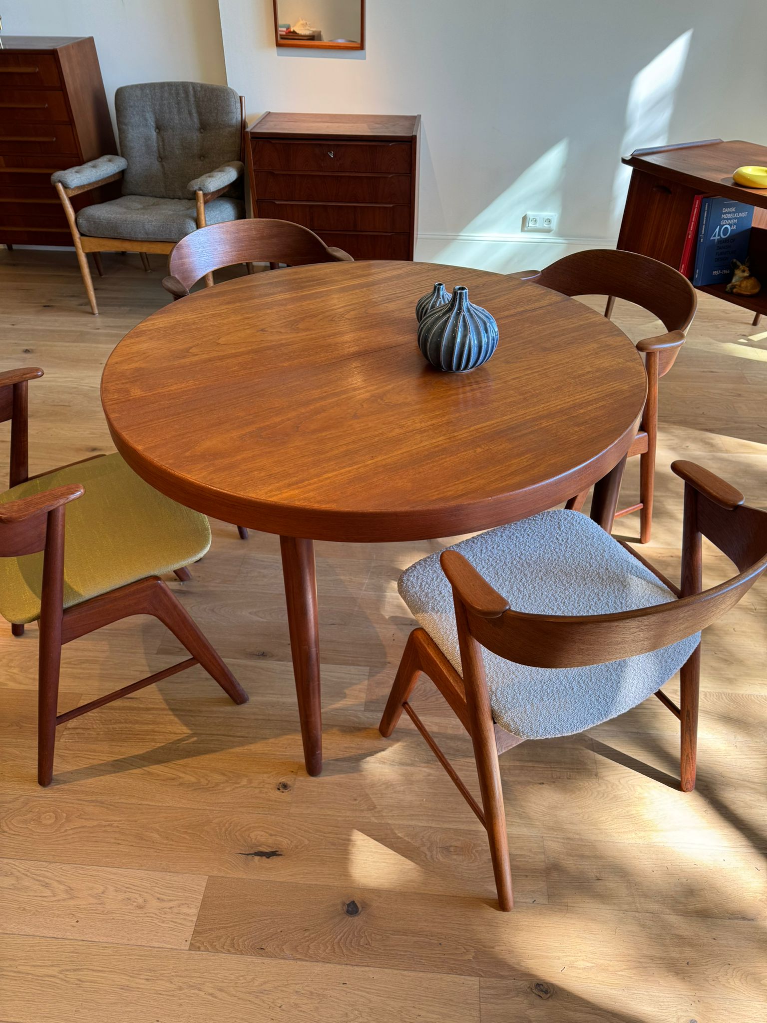 Table ronde de salle à manger extensible scandinave vintage en teck "Lisa"