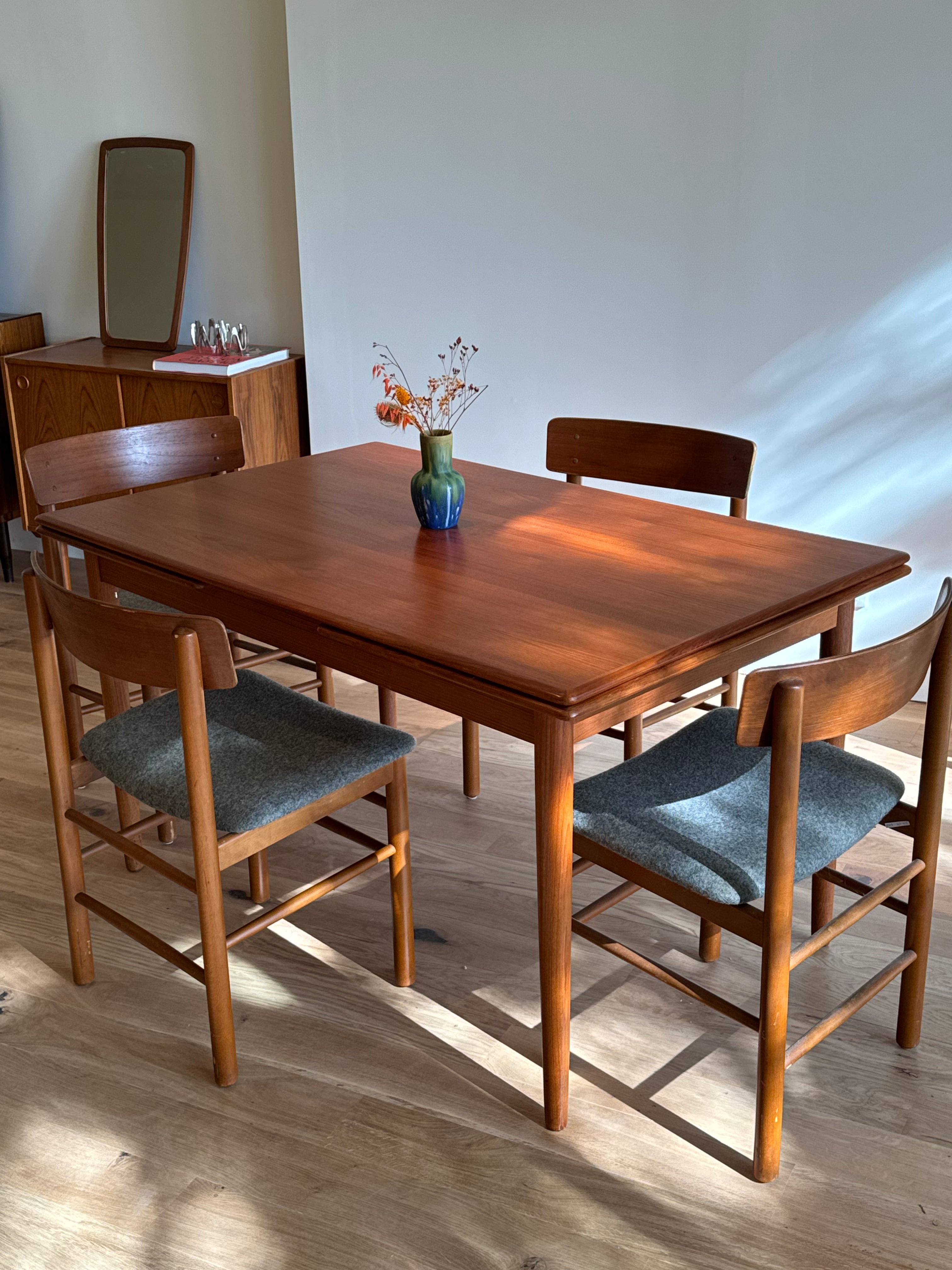 Table scandinave extensible vintage en teck « Jordis »