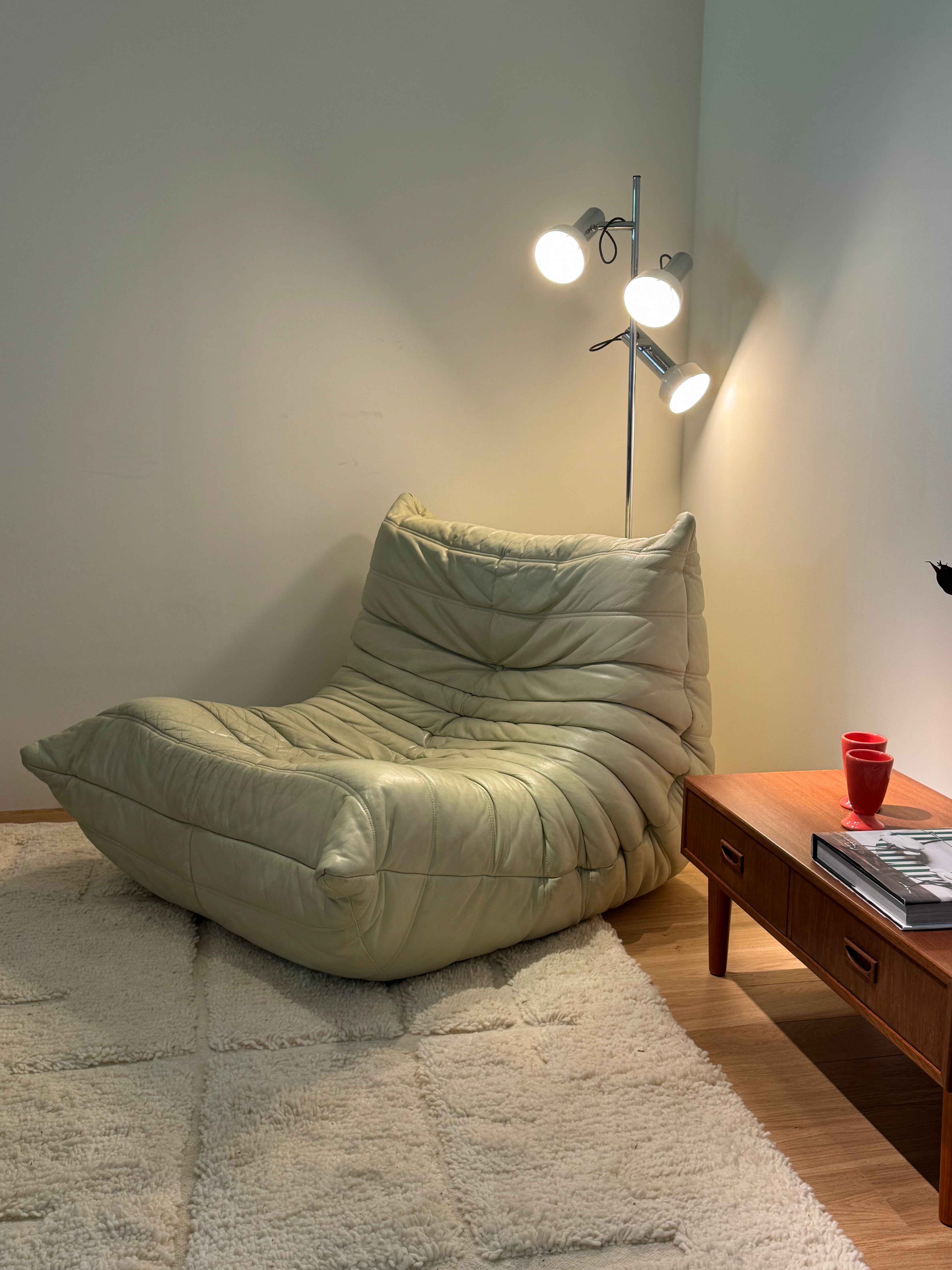 Chauffeuse Togo par Michel Ducaroy pour Ligne Roset