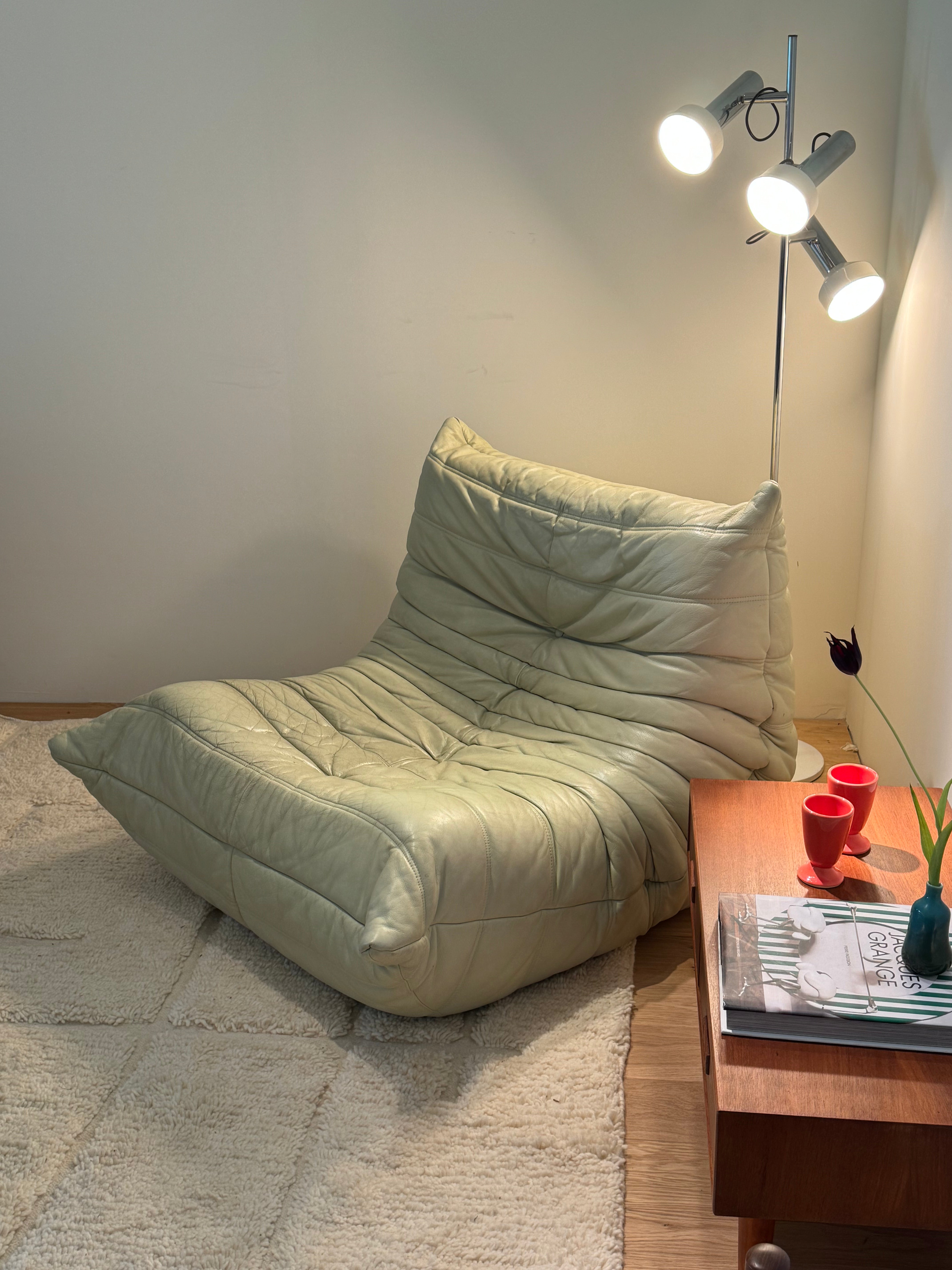 Chauffeuse Togo par Michel Ducaroy pour Ligne Roset