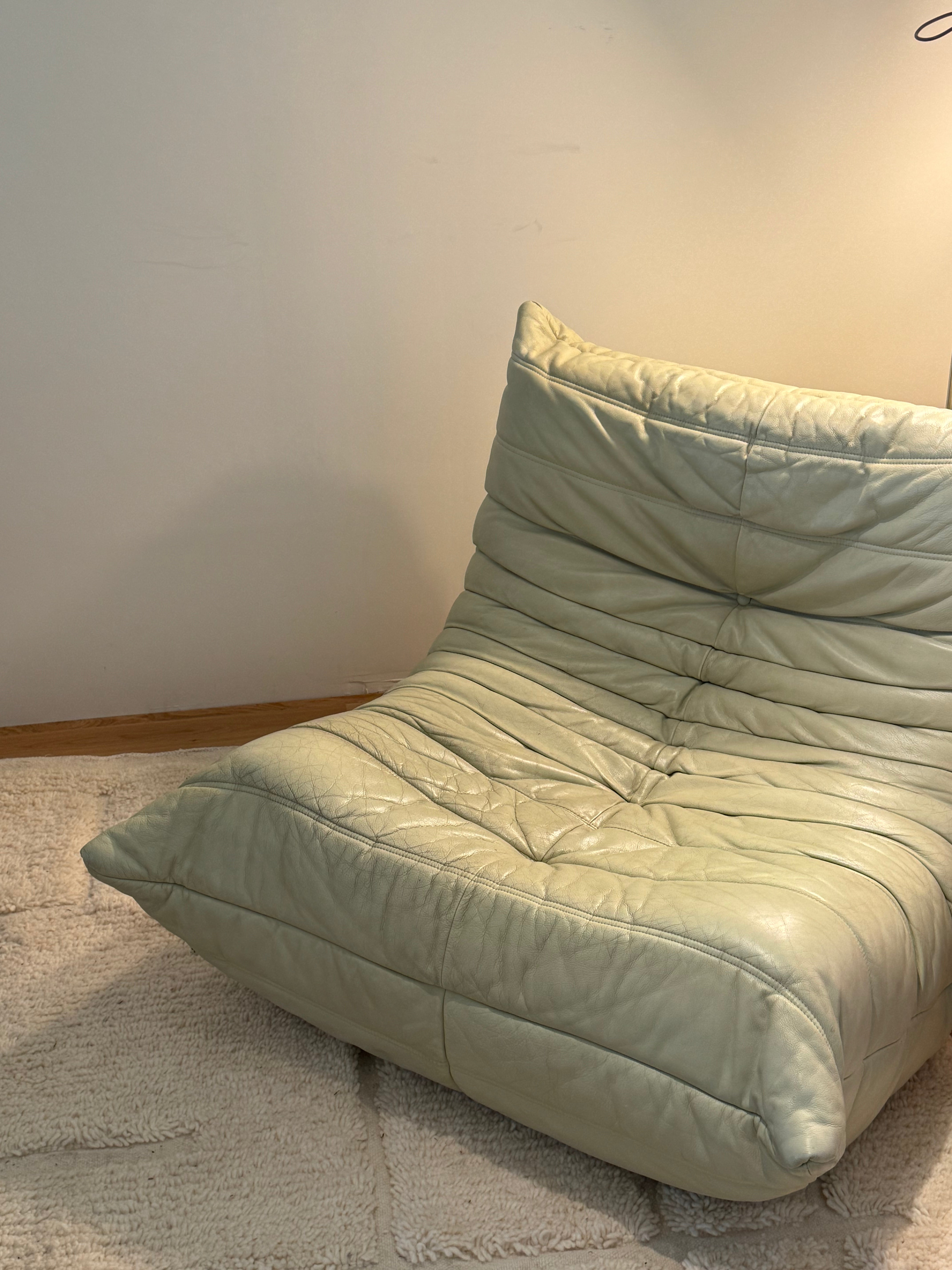 Chauffeuse Togo par Michel Ducaroy pour Ligne Roset