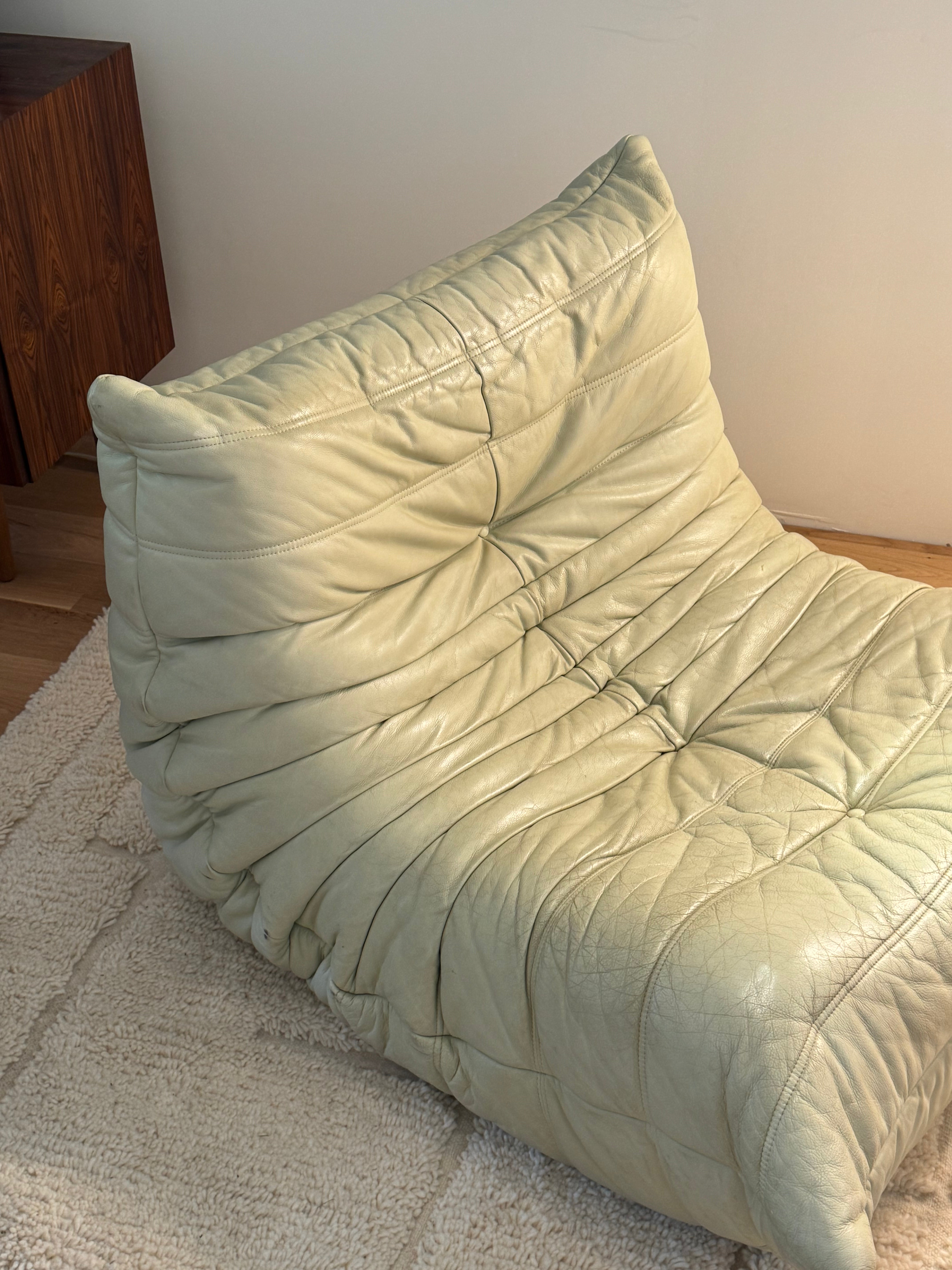 Chauffeuse Togo par Michel Ducaroy pour Ligne Roset