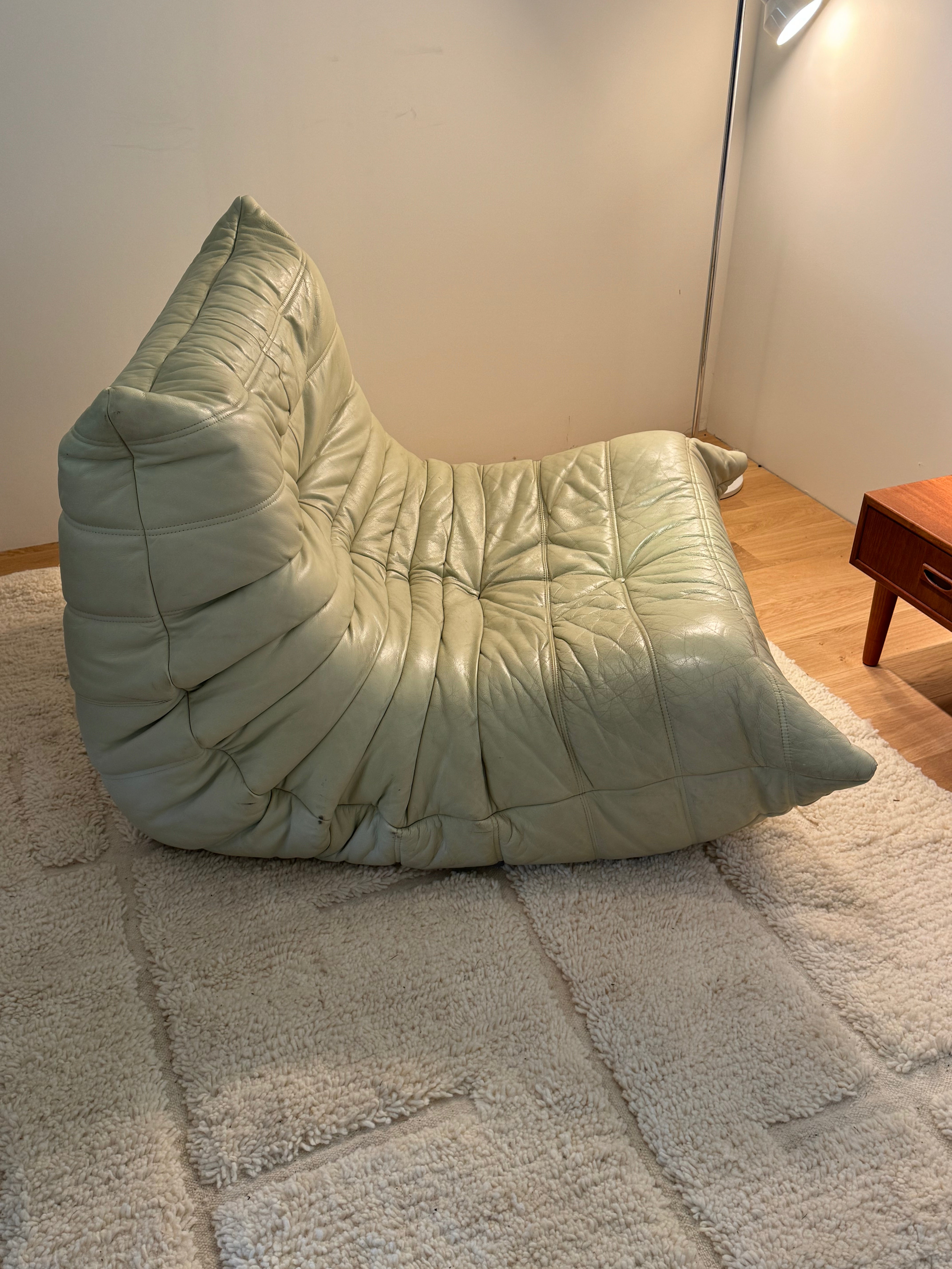 Chauffeuse Togo par Michel Ducaroy pour Ligne Roset