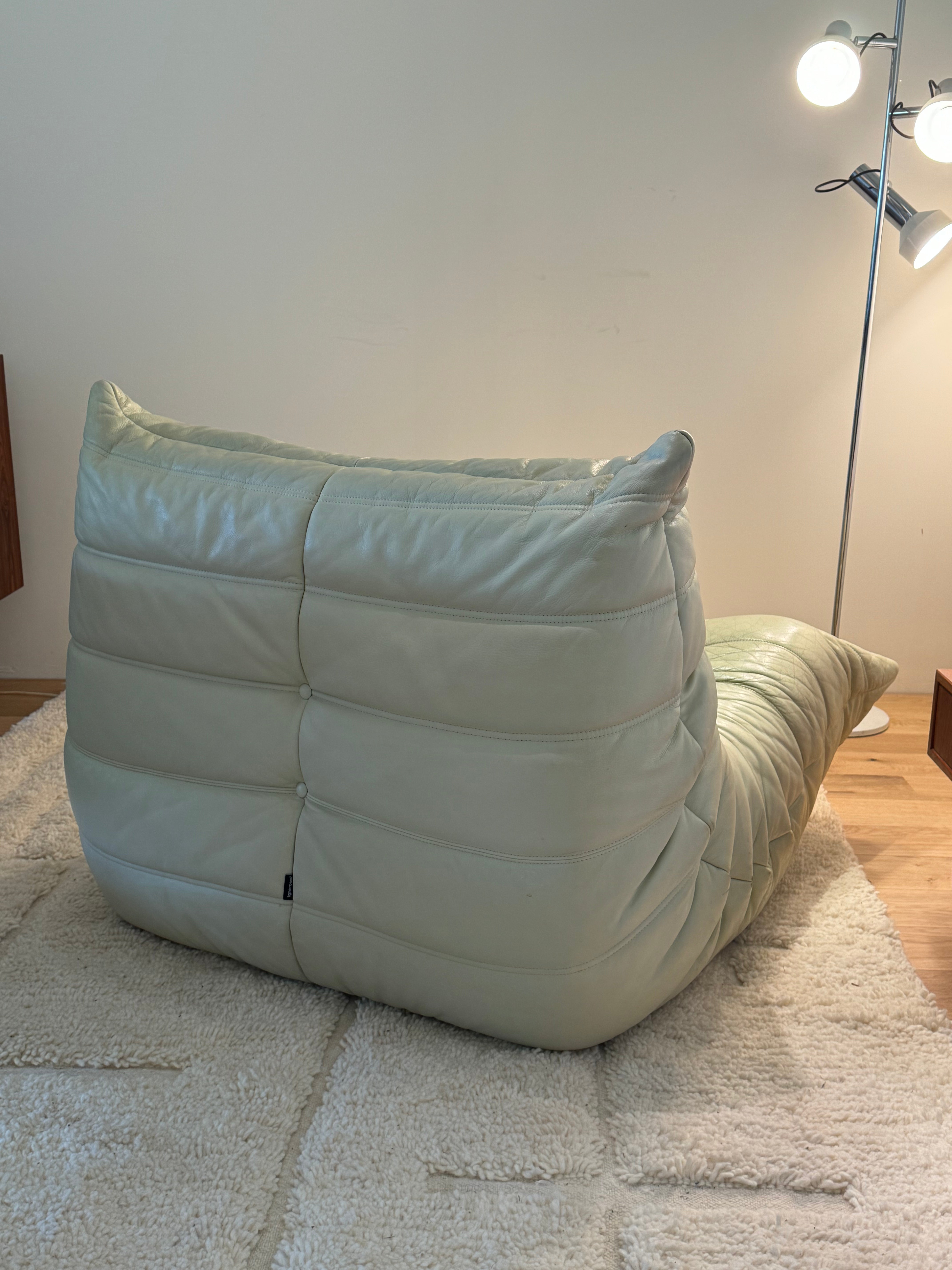 Chauffeuse Togo par Michel Ducaroy pour Ligne Roset