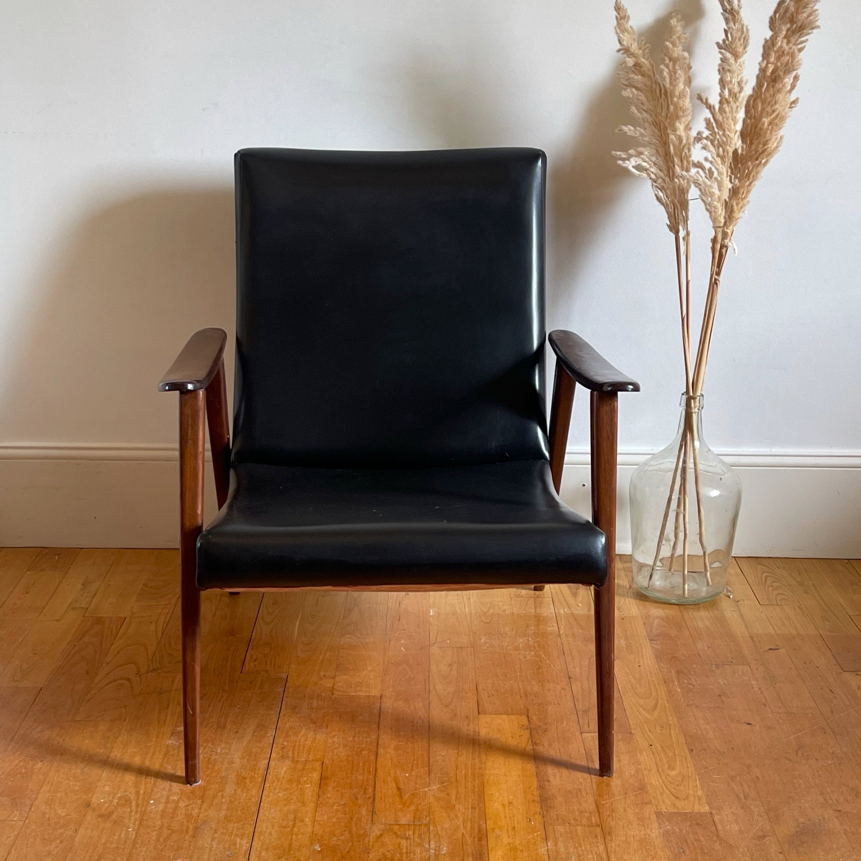 Fauteuil scandinave vintage en skaï noir années 1960